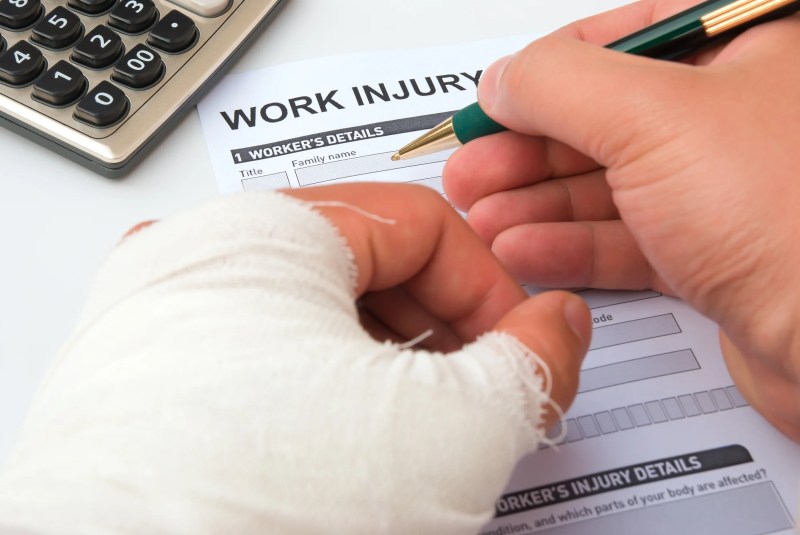 lawyer-for-injury-claim_be0979424.jpg